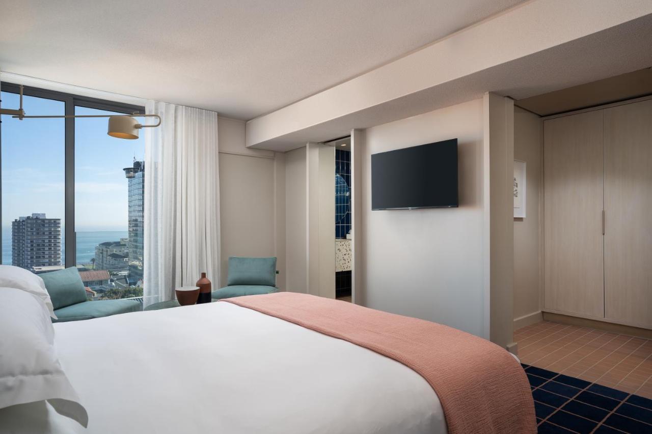 Sea Point 4*